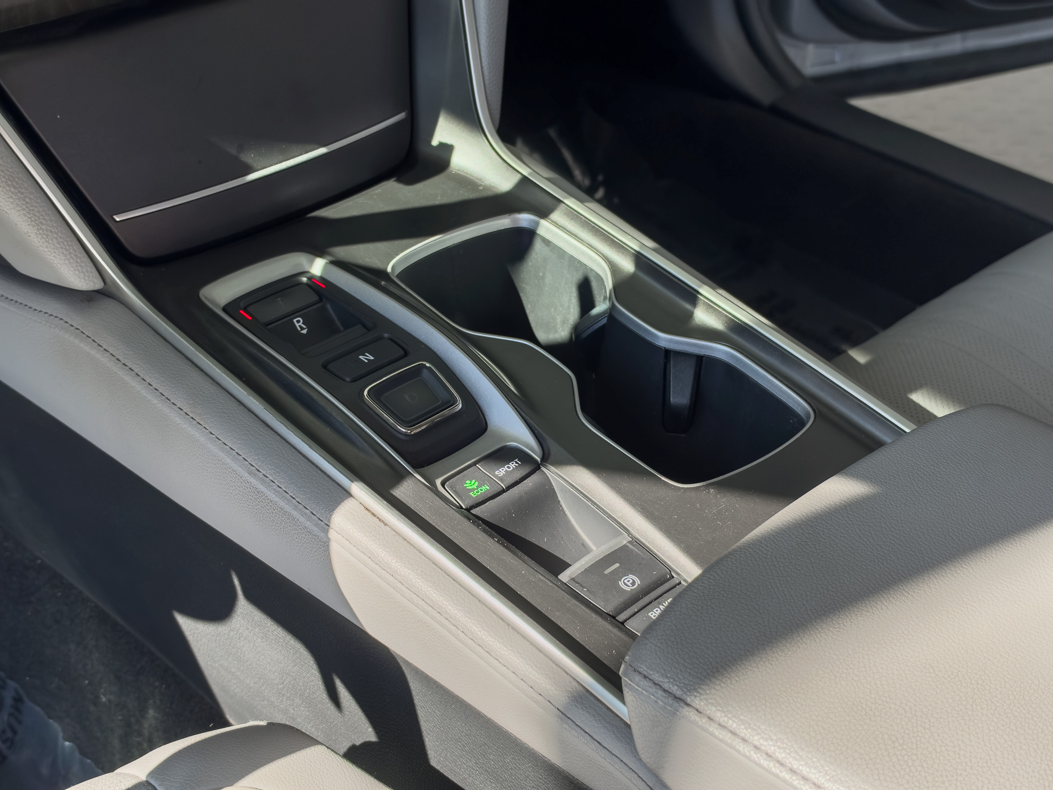 Used 2018 Honda Accord 2.0T EX-L image 12