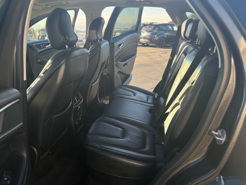Used 2018 Ford Edge Titanium image 11
