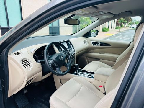 Used 2017 Nissan Pathfinder SV image 22
