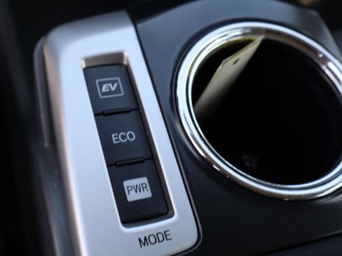 Used 2012 Toyota Prius V Five image 28