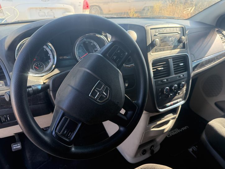 Used 2017 Dodge Grand Caravan SE FWD image 6