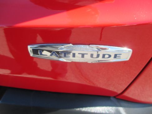 Used 2015 Jeep Renegade Latitude image 10