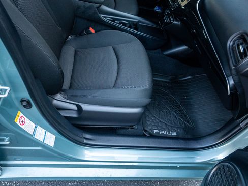 Used 2020 Toyota Prius image 25