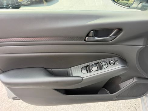 Used 2024 Nissan Altima 2.5 S FWD image 3