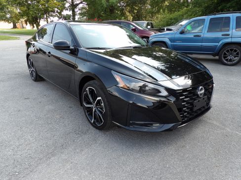 Used 2023 Nissan Altima 2.5 SR image 4