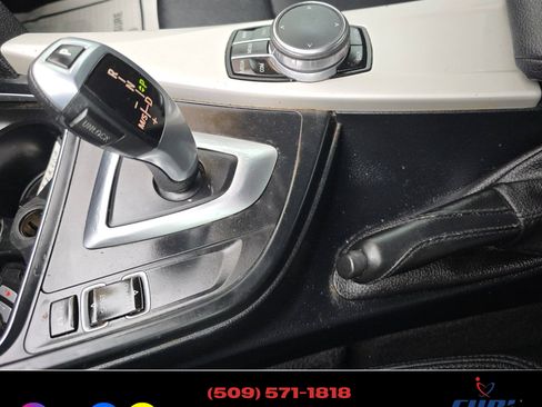 Used 2017 BMW 320i xDrive image 11