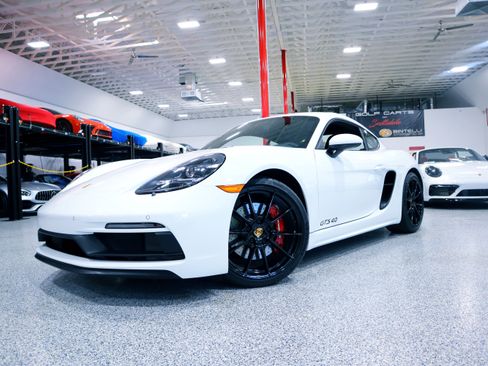 Used 2024 Porsche 718 Cayman GTS image 3