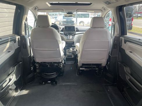Used 2023 Honda Odyssey EX-L image 18
