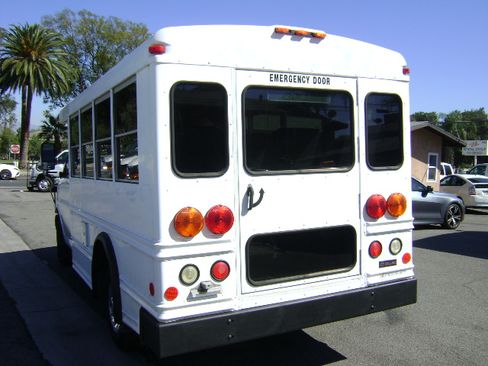 Used 2008 Chevrolet Express 3500 image 6