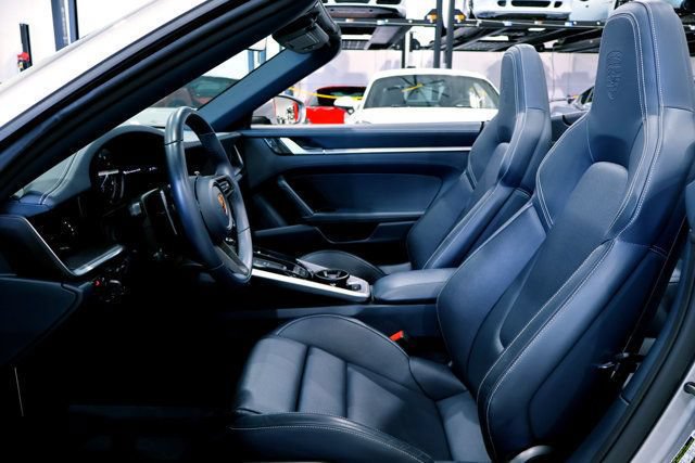 Used 2020 Porsche 911 Carrera 4S Cabriolet image 28