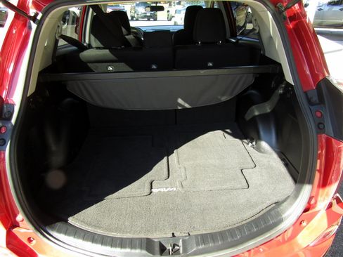 Used 2016 Toyota RAV4 LE image 15