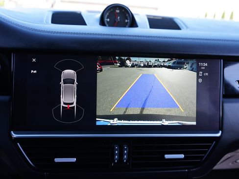 Used 2022 Porsche Cayenne image 25