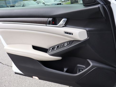 Used 2018 Honda Accord EX-L Hybrid image 19