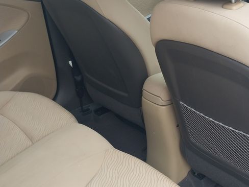 Used 2014 Hyundai Accent GLS image 23