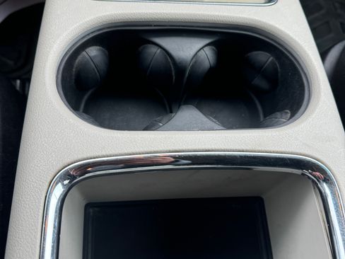 Used 2012 Dodge Grand Caravan SXT image 15