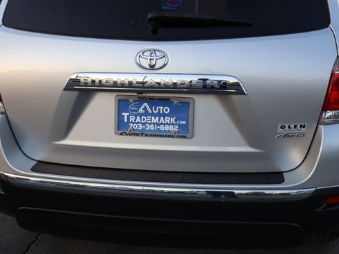Used 2013 Toyota Highlander LE Plus image 11