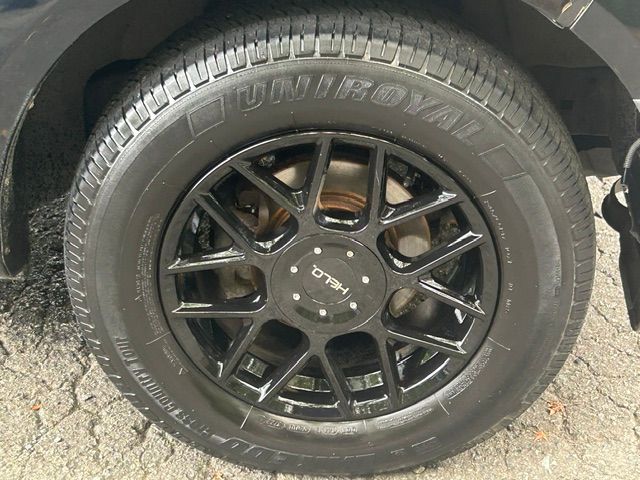 Used 2012 Nissan Frontier 2WD Crew Cab image 24