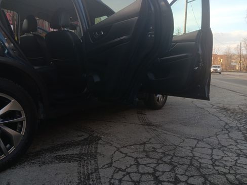 Used 2015 Nissan Rogue SV image 9