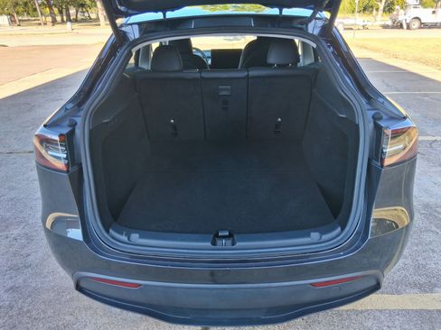 Used 2024 Tesla Model Y AWD Performance image 7