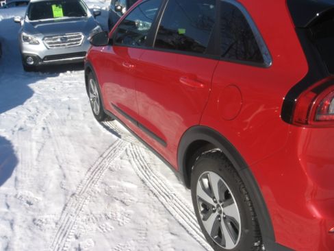 Used 2018 Kia Niro EX Touring image 6