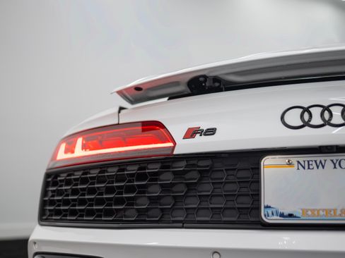 Used 2023 Audi R8 V10 performance Coupe RWD image 15