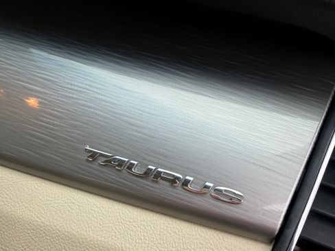 Used 2015 Ford Taurus SEL image 13