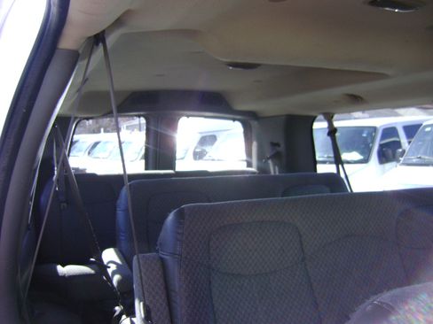 Used 2003 Chevrolet Express 3500 LS image 9