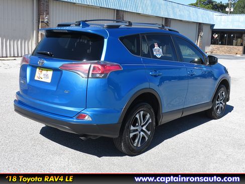 Used 2018 Toyota RAV4 LE image 3
