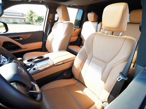Used 2022 Lexus LX 600 4WD w/ Premium Package image 8