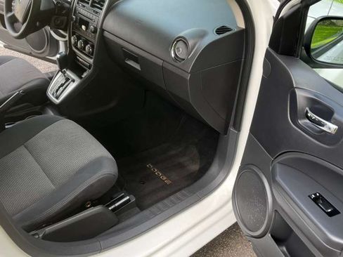 Used 2011 Dodge Caliber Mainstreet FWD image 12