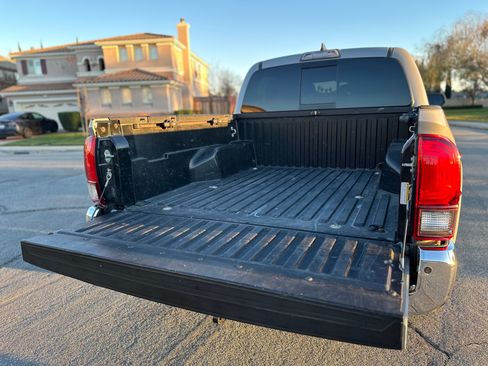 Used 2019 Toyota Tacoma SR5 image 19