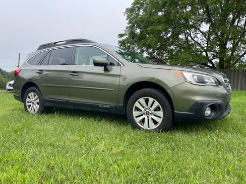 Used 2017 Subaru Outback 2.5i Premium AWD/4WD image 8