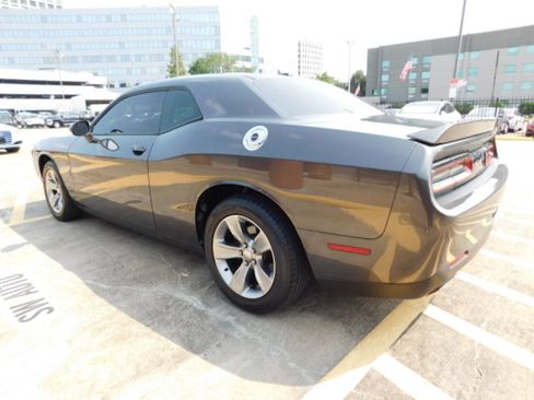 Used 2020 Dodge Challenger SXT RWD image 5