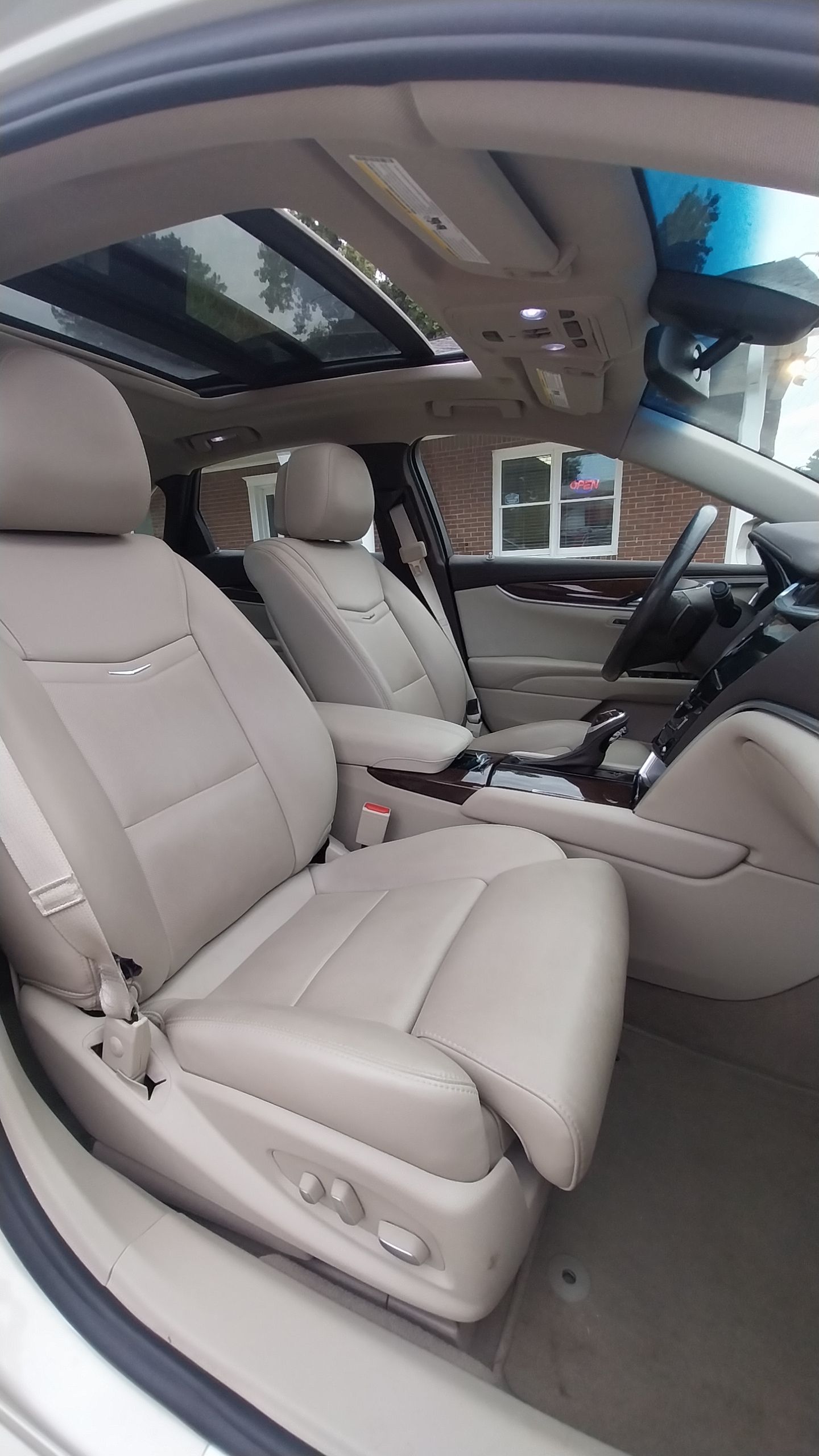 Used 2013 Cadillac XTS Luxury FWD image 17