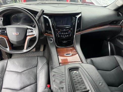 Used 2016 Cadillac Escalade Premium Luxury image 9