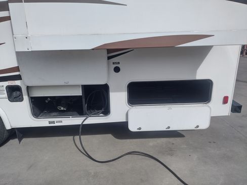 Used 2011 Ford E-450 and Econoline 450 image 67