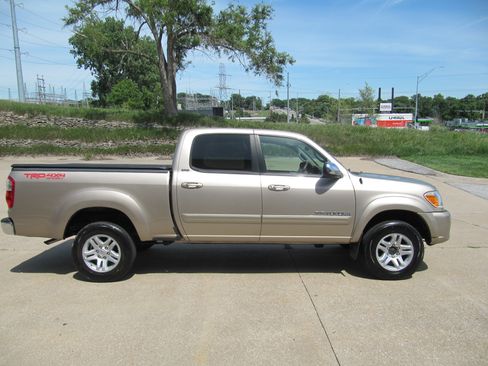 Used 2006 Toyota Tundra 4x4 Double Cab SR5 image 2