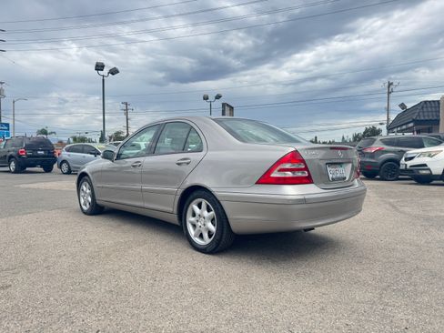 Used 2004 Mercedes-Benz C 240 Sedan image 5