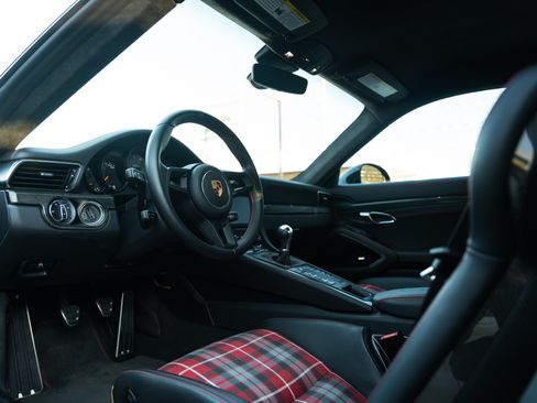 Used 2019 Porsche 911 GT3 Touring image 30