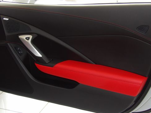 Used 2015 Chevrolet Corvette Stingray 2LT image 21