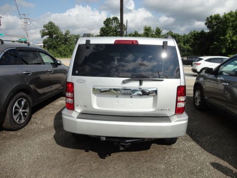 Used 2012 Jeep Liberty 4WD Limited Jet image 3