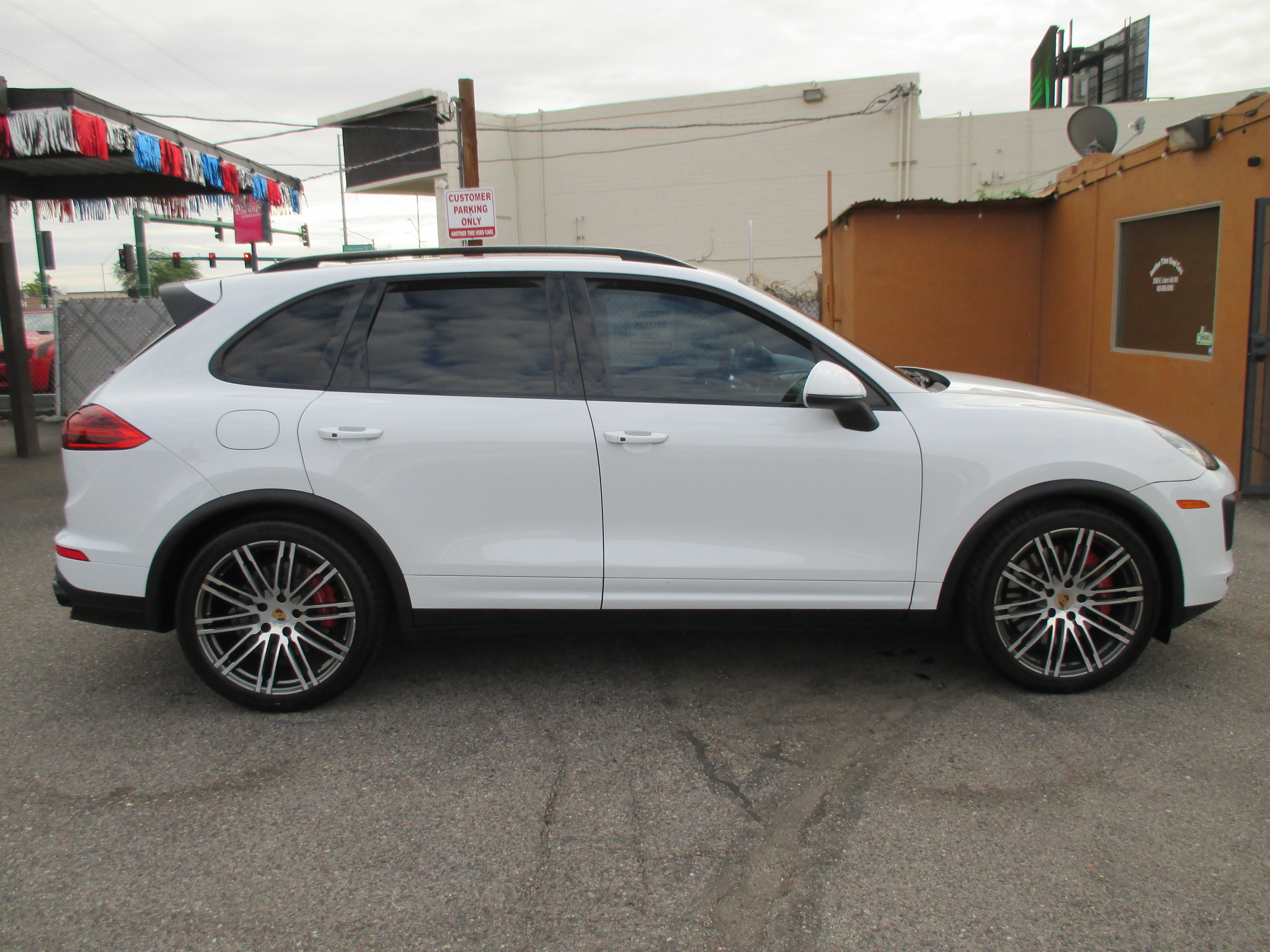 Used 2017 Porsche Cayenne Turbo Sport Utility 4D AWD/4WD image 2