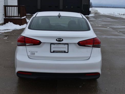 Used 2017 Kia Forte LX w/ LX Popular Package image 4