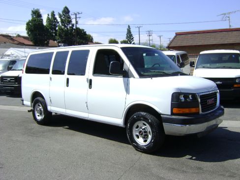 Used 2010 GMC Savana 3500 LT image 4