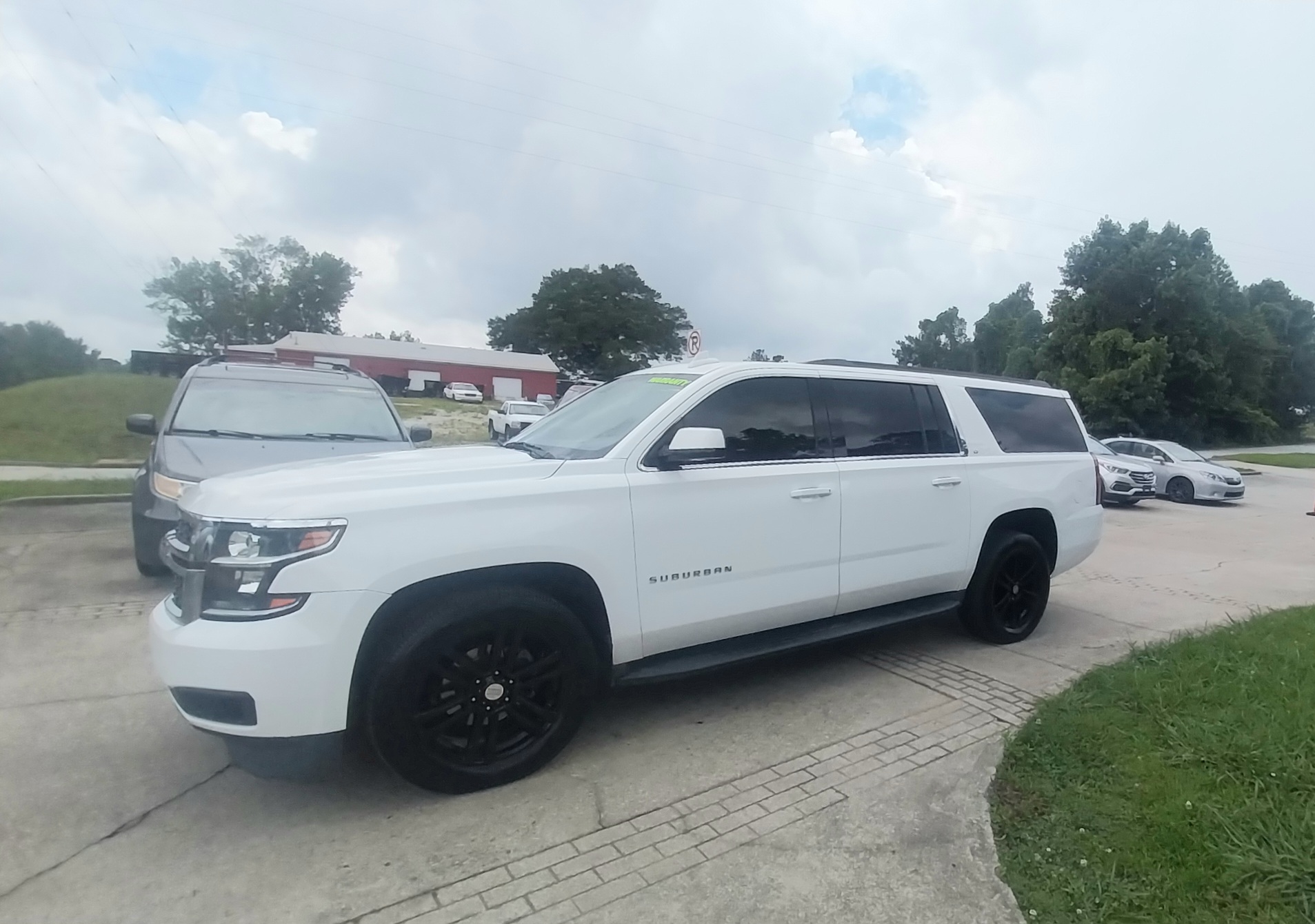 Used 2017 Chevrolet Suburban 2WD LT image 1