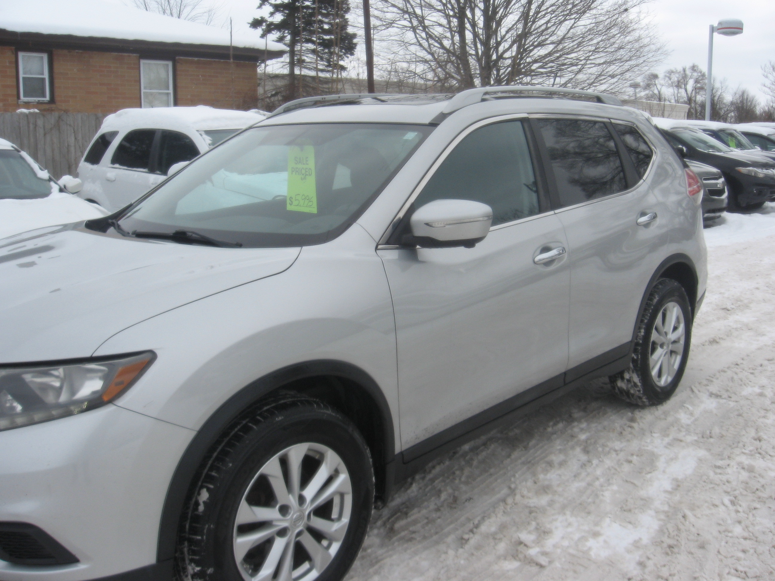 Used 2015 Nissan Rogue SV AWD/4WD image 1