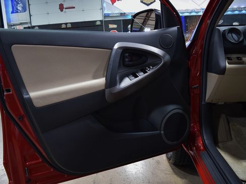 Used 2012 Toyota RAV4 LE Plus image 28