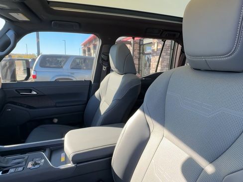 Used 2025 Lexus GX 550 image 19