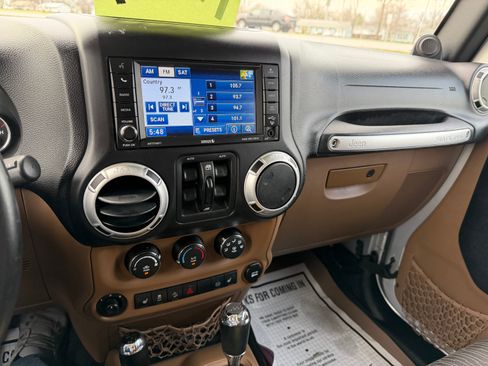 Used 2012 Jeep Wrangler Unlimited Sahara AWD/4WD image 13