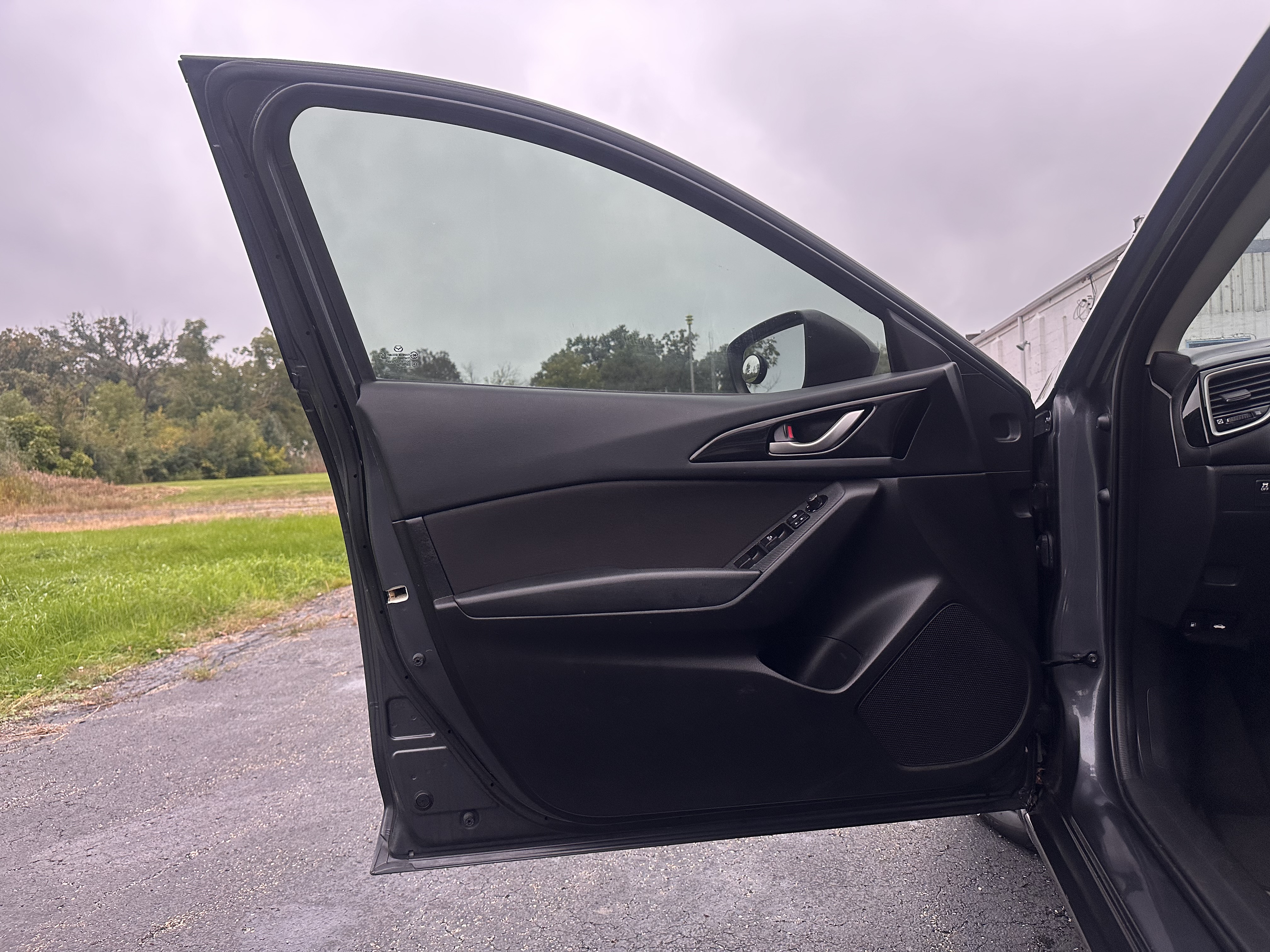 Used 2016 MAZDA MAZDA3 i Sport Hatchback FWD image 10